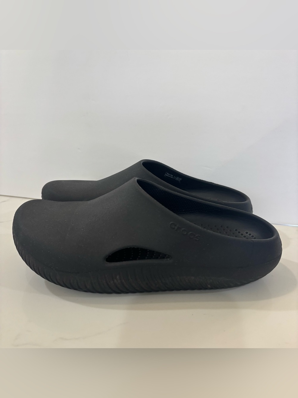 Black Crocs Unisex-Adult Mellow Clogs Men’s 7/ women’s 9